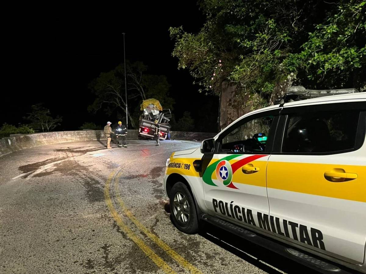 Serra do Rio do Rastro é interditada após acidente de trânsito — foto 1