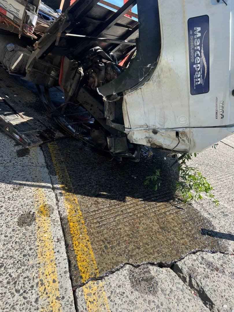 Serra do Rio do Rastro tem tráfego liberado após retirada de caminhão — foto 2