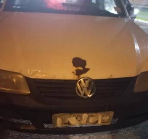 Carro com placa adulterada resulta na prisão de três homens em Araranguá — foto 1