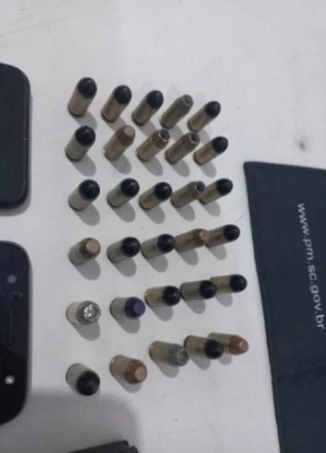 Carro com placa adulterada resulta na prisão de três homens em Araranguá — foto 2