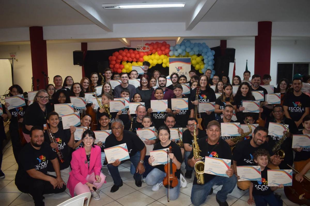 Abadeus celebra formatura de mais de 80 alunos na Escola de Artes — foto 1