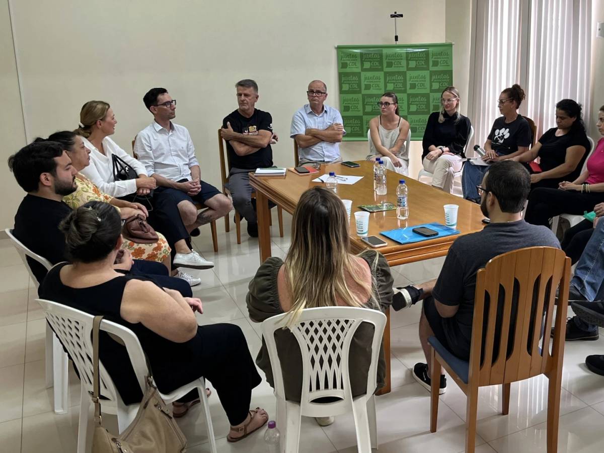 Prefeita eleita dialoga com protetores de animais em Urussanga — foto 3