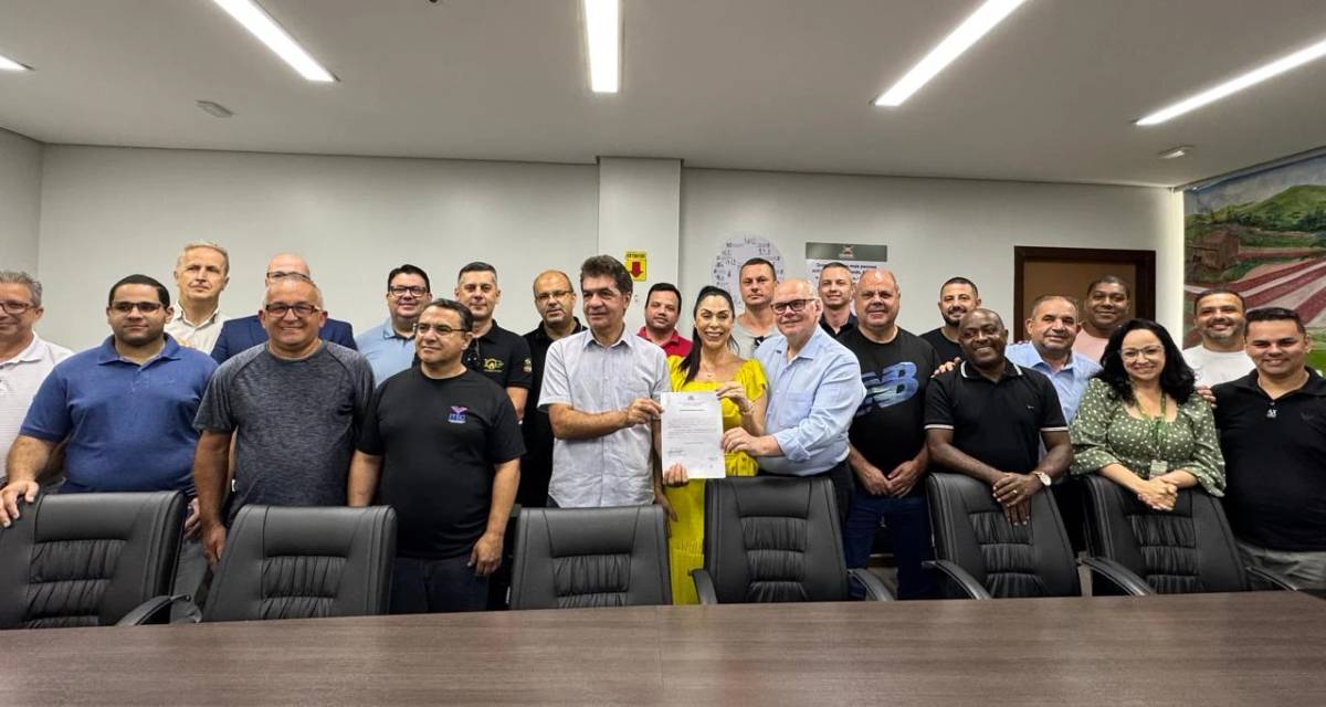 Ordem de serviço para revitalização da Praça Maria Silva Rodrigues é assinada em Criciúma — foto 1