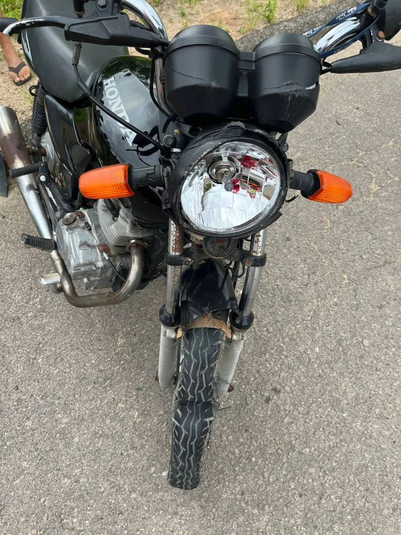 Motociclista fica ferido após colidir contra carro — foto 1