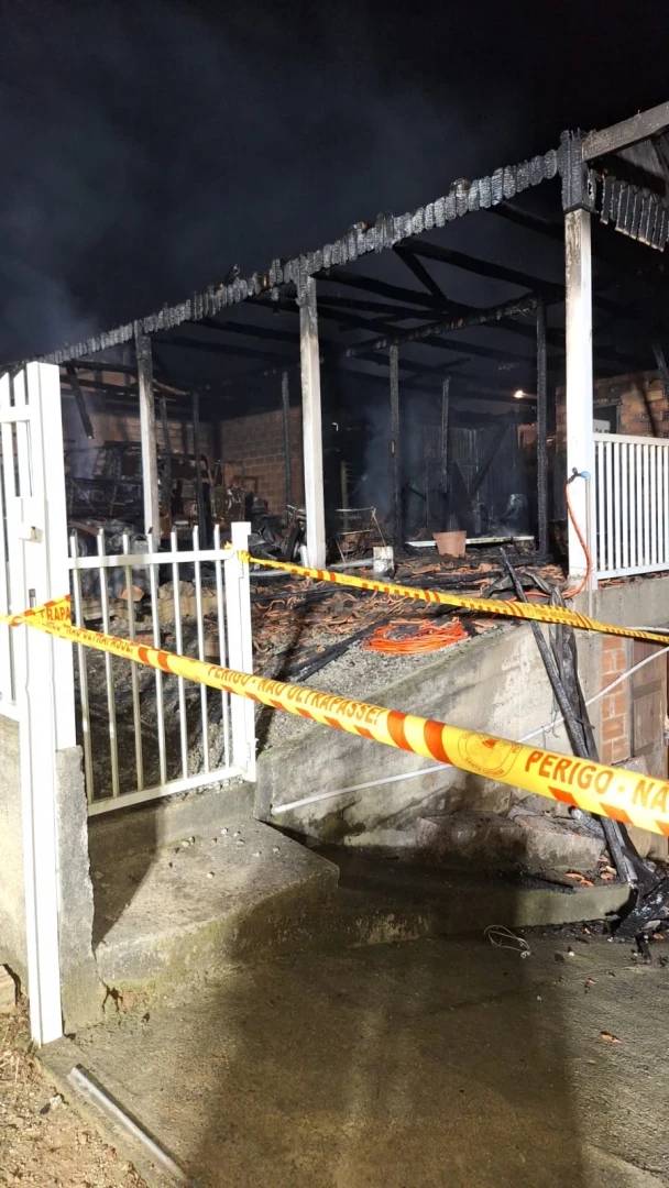 Idoso é encontrado morto durante incêndio em Braço do Norte — foto 2