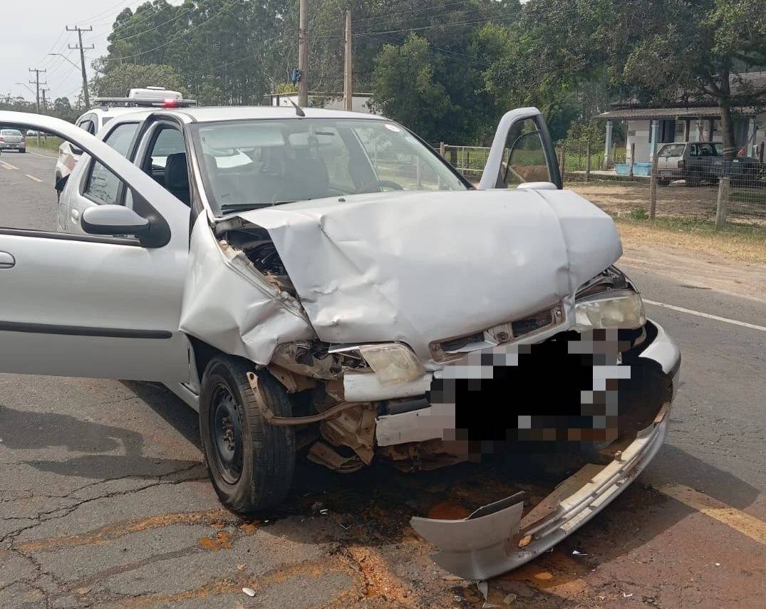 Colisão frontal entre veículos deixa passageira ferida na SC-449 — foto 2