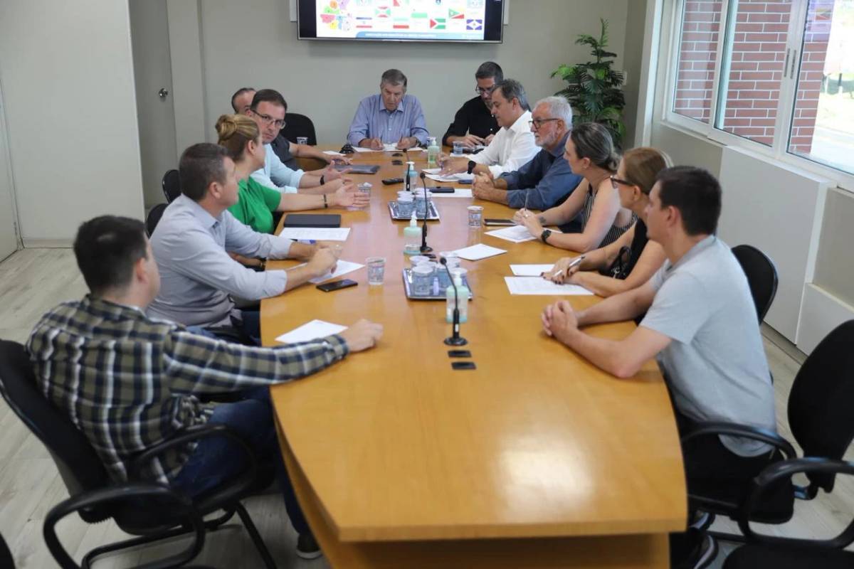 Prefeitos da Amrec se reúnem para definir prioridades de 2025 — foto 1