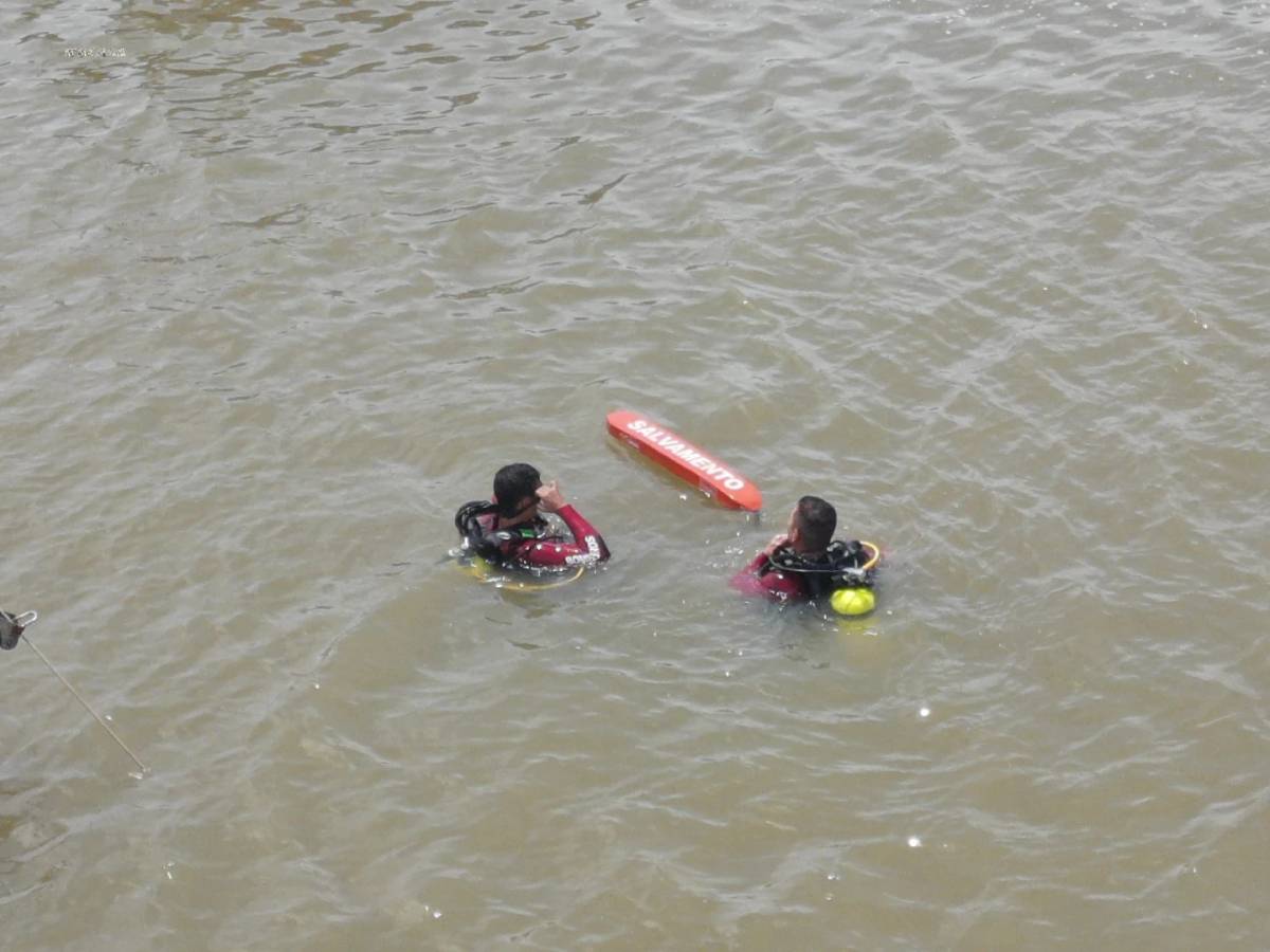 Pescador é encontrado morto após cair de embarcação em Laguna — foto 1