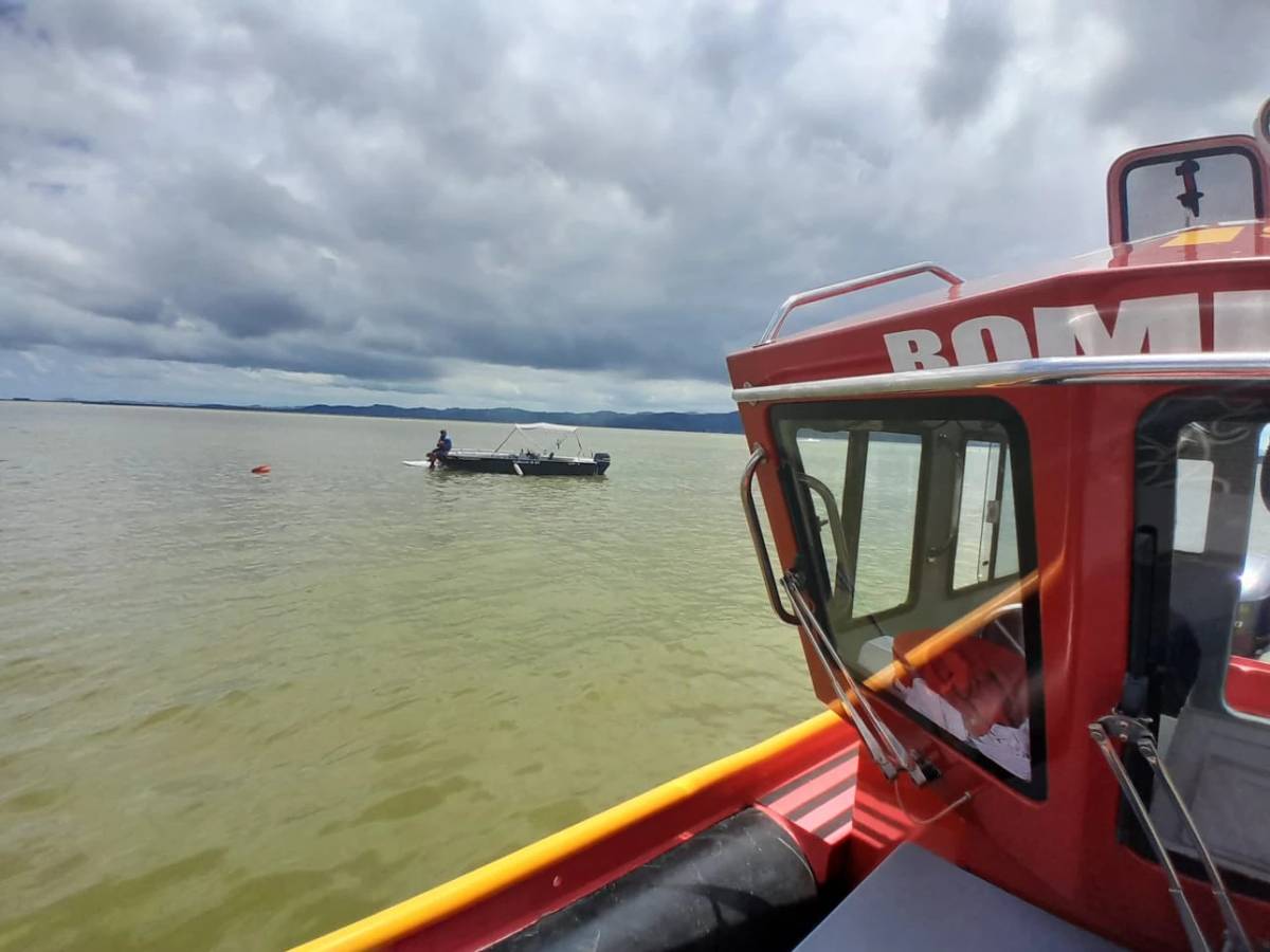 Pescador é encontrado morto após cair de embarcação em Laguna — foto 4