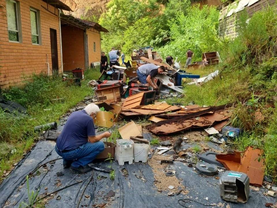 Mutirão mobiliza voluntários no Parque Municipal de Urussanga — foto 2