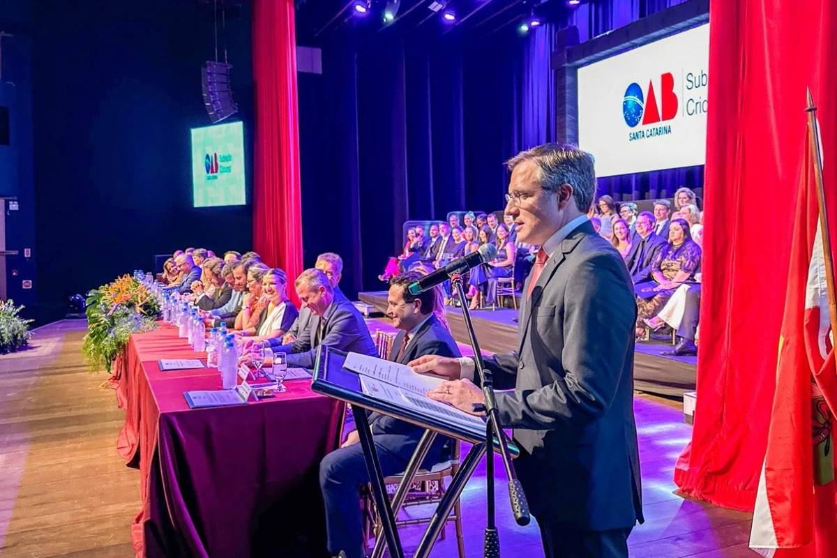 OAB Criciúma reúne lideranças em posse prestigiada da nova diretoria — foto 1