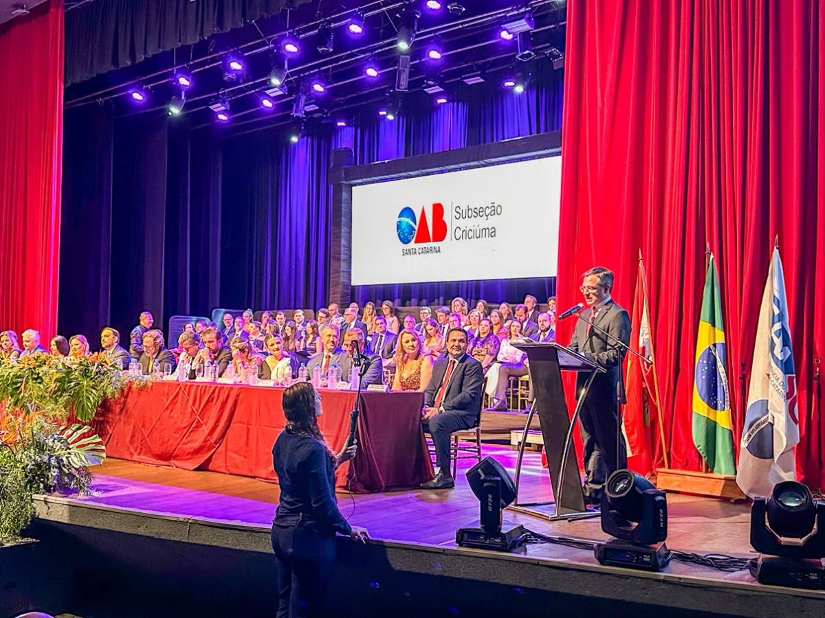 OAB Criciúma reúne lideranças em posse prestigiada da nova diretoria — foto 4