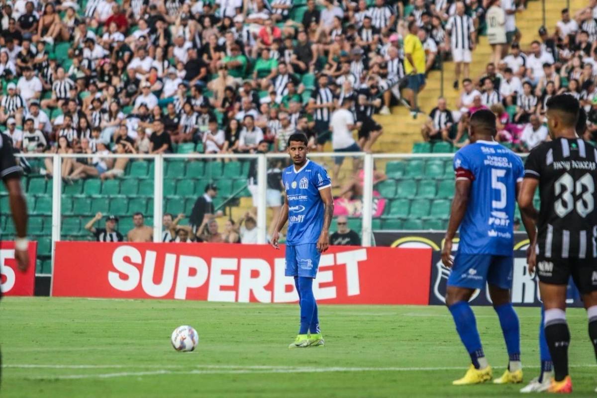 Caravaggio é goleado pelo Figueirense e entra na zona de rebaixamento — foto 4