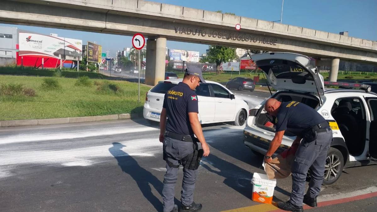 DTT alerta para derramamento de óleo na avenida Santos Dumont — foto 1