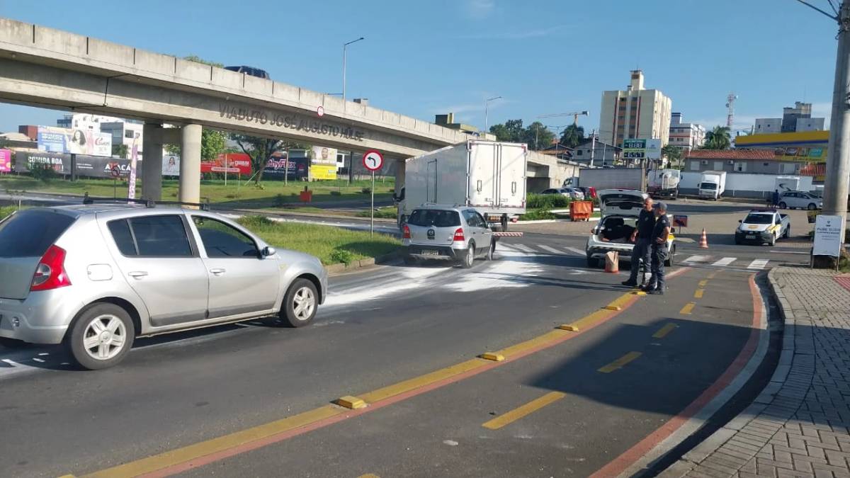 DTT alerta para derramamento de óleo na avenida Santos Dumont — foto 2