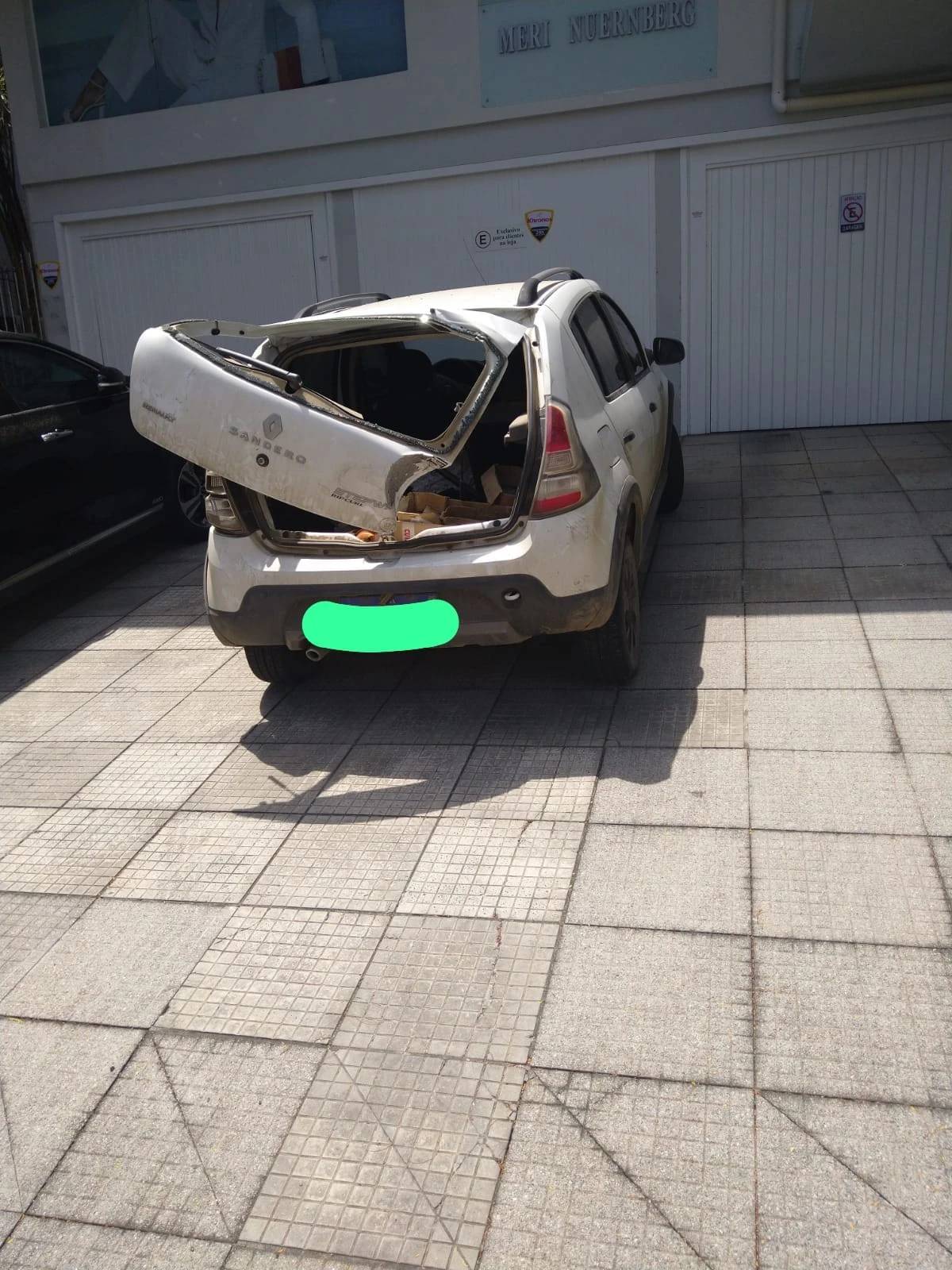 Colisão traseira causa vazamento de líquido em esquina do Centro de Criciúma — foto 1