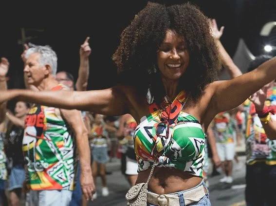CarnaRincão atrai e anima foliões na primeira noite de festa — foto 2