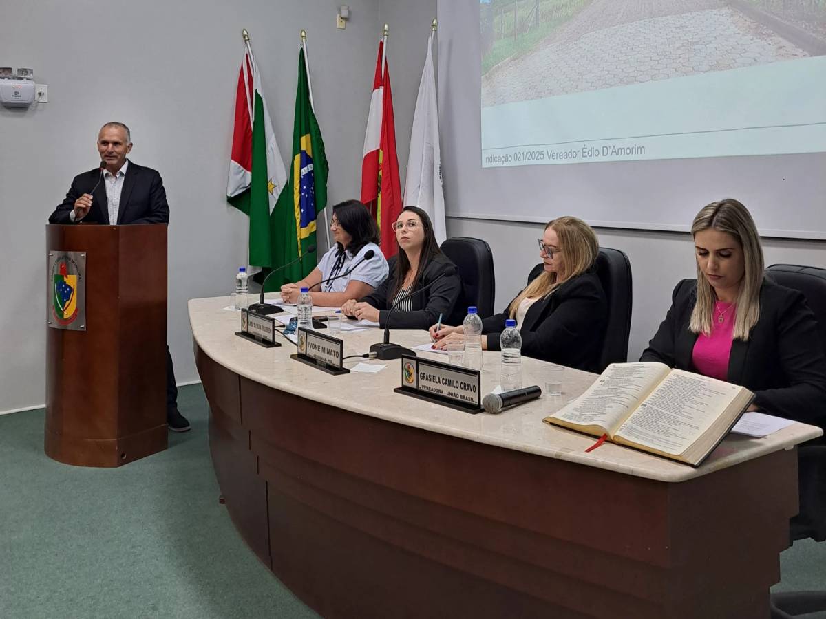 Representatividade feminina marca a Sessão Ordinária da Câmara de Forquilhinha — foto 10