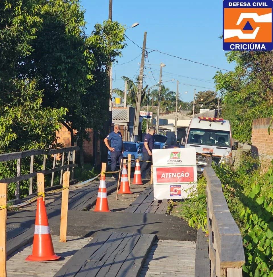 Defesa Civil interdita parcialmente ponte no bairro São Francisco em Criciúma — foto 2