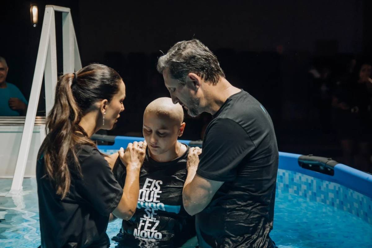 Em momento de fé e renovação, mais de 430 pessoas são batizadas na Abba Pai Church — foto 2