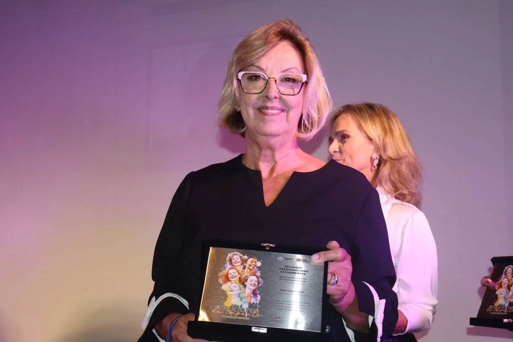 Médica e pesquisadora da Unesc é homenageada no Prêmio Mulheres de Impacto da Ciência e Inovação — foto 2