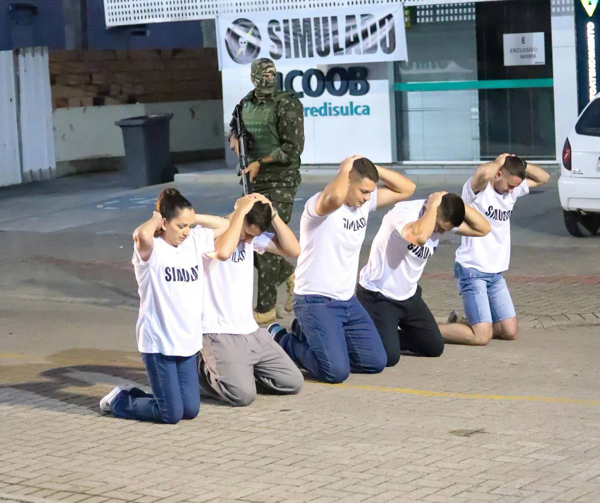Simulado de assalto a banco mobiliza Polícia Militar em Nova Veneza — foto 2