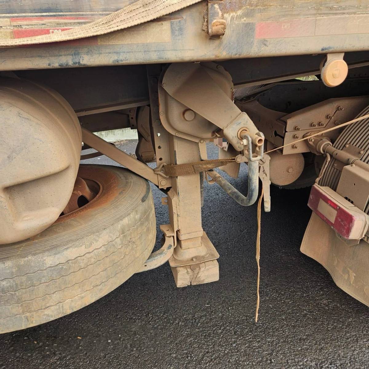 Veículo acidentado é flagrado trafegando em Santa Catarina; motorista usava capacete — foto 2
