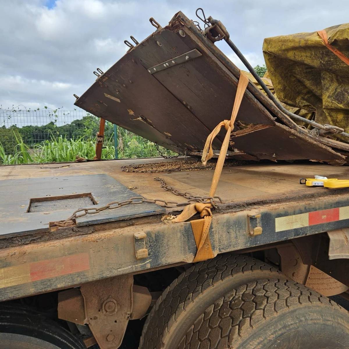 Veículo acidentado é flagrado trafegando em Santa Catarina; motorista usava capacete — foto 3