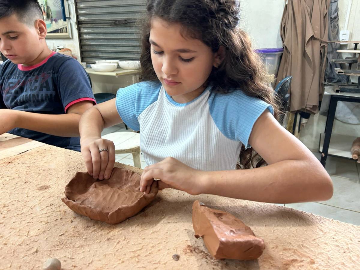 Morro da Fumaça retoma aulas gratuitas de cerâmica artística para crianças — foto 3