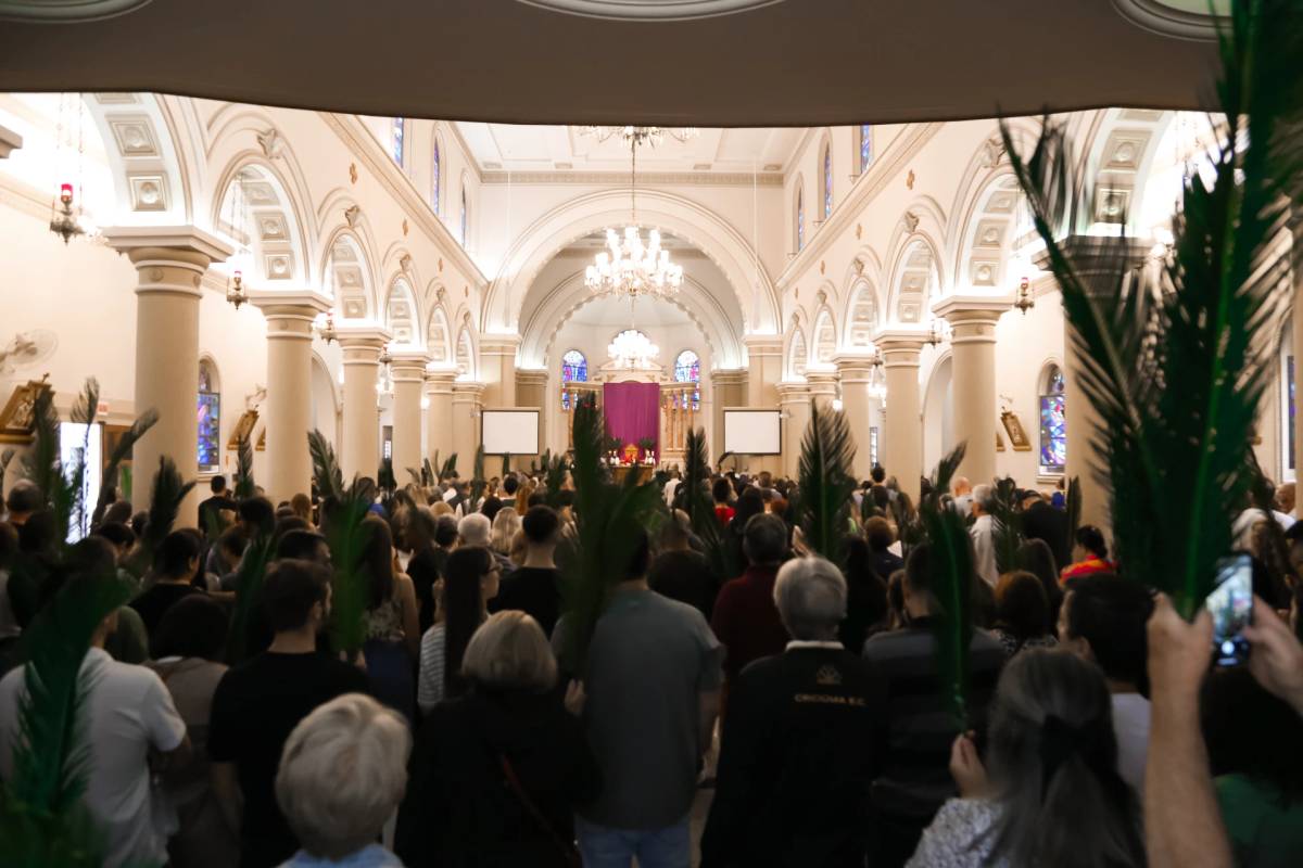 Católicos iniciam Semana Santa com celebração do Domingo de Ramos — foto 1
