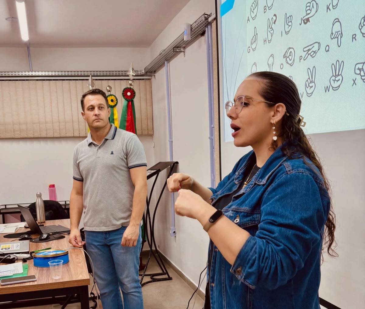 Secretaria de Educação de Criciúma dá início ao Curso de Libras Básico I e II — foto 2