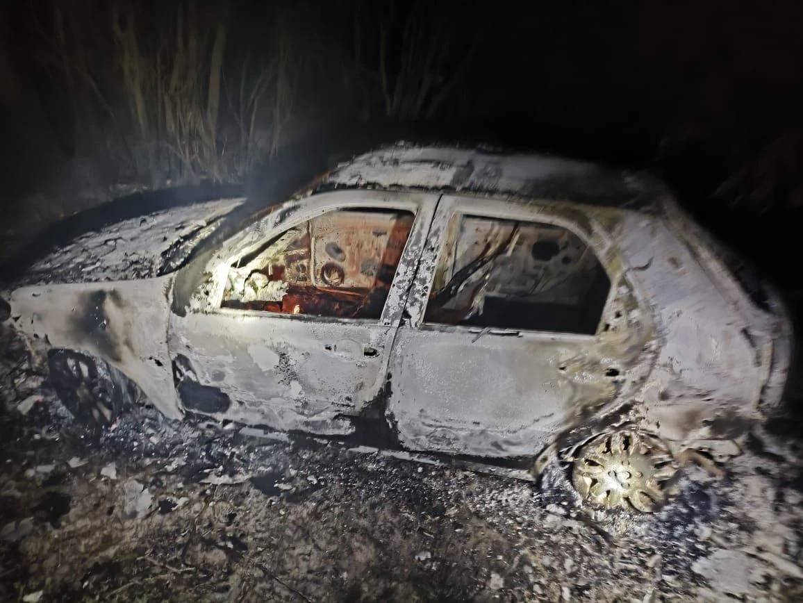 Carro com registro de furto é encontrado destruído por incêndio — foto 1