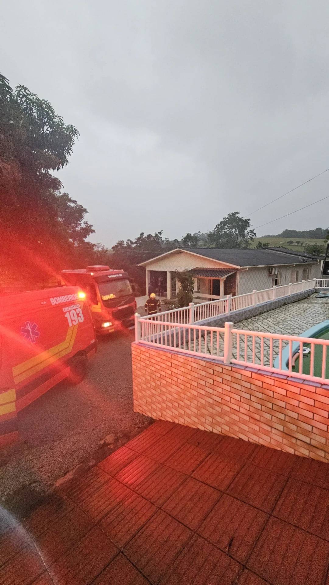 Incêndio atinge casa em Cocal do Sul — foto 1