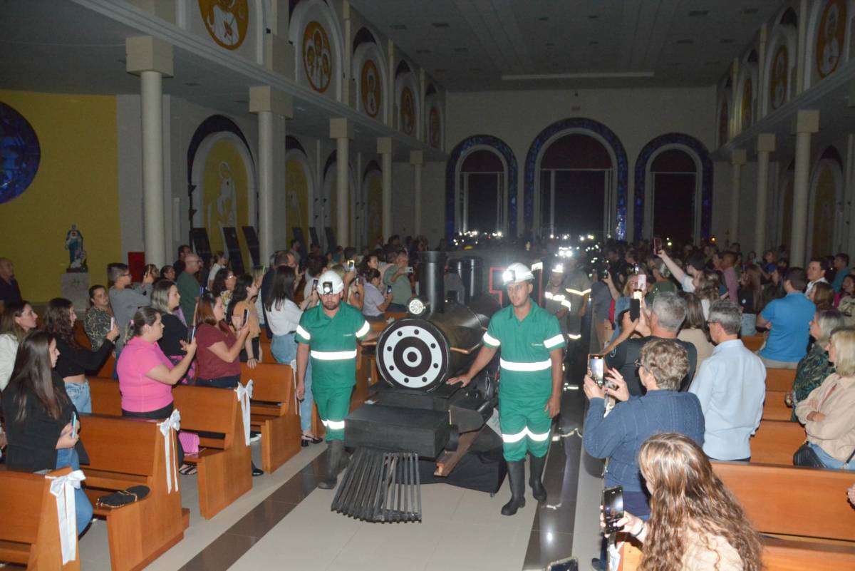 Basílica realiza missa em homenagem aos trabalhadores das carboníferas — foto 1