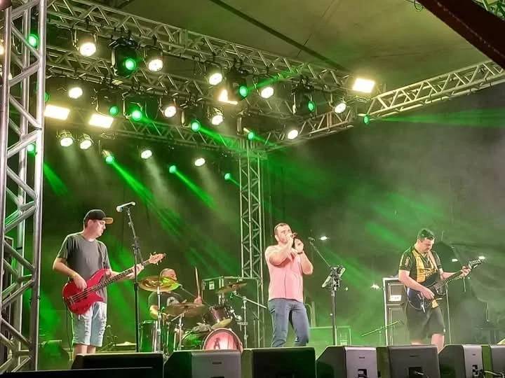 Banda criciumense leva covers de Mamonas Assassinas aos palcos — foto 2