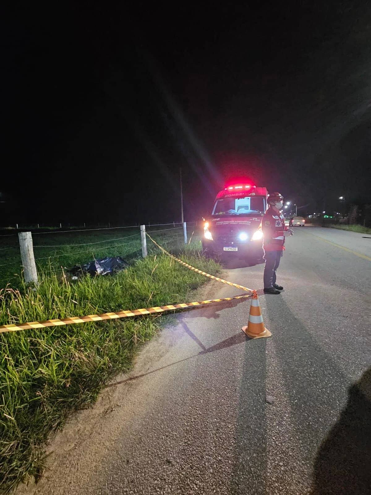 Homem é encontrado morto após saída de pista em Sangão — foto 1