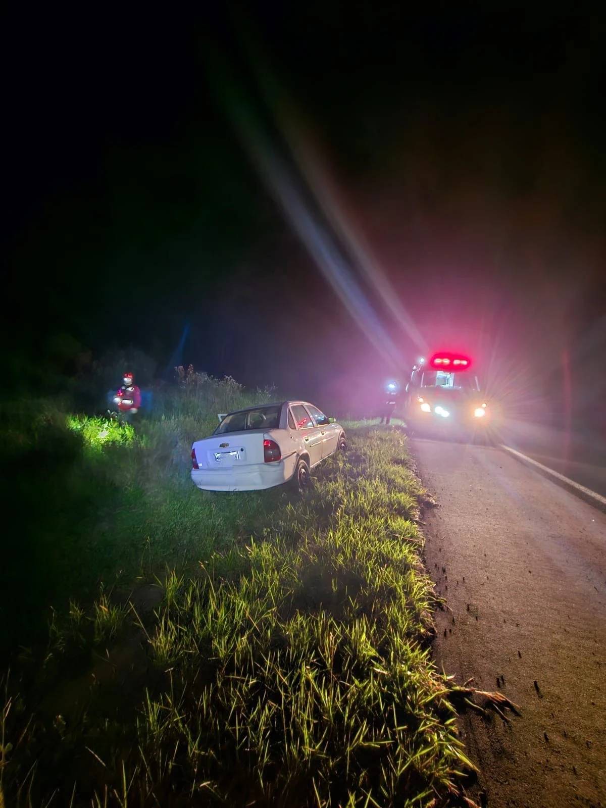 Homem é encontrado morto após saída de pista em Sangão — foto 2