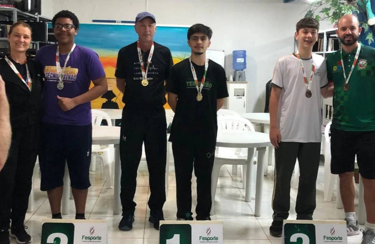 Colégio Satc conquista primeiro e segundo lugar em xadrez na Fase Microrregional dos Jogos Escolares — foto 1