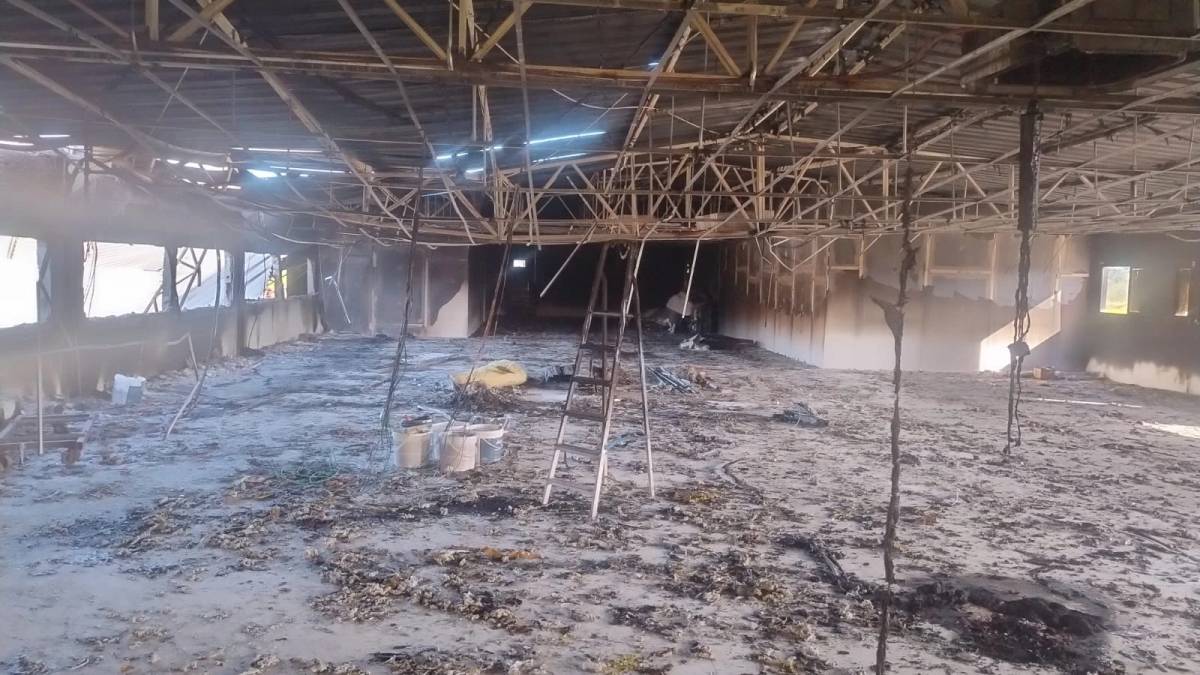 Bombeiros usam mais de 45 mil litros de água para combater incêndio em empresa de Criciúma — foto 1