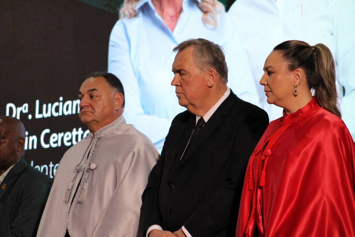 Pelo terceiro mandato, Luciane Ceretta toma posse como reitora da Unesc — foto 2