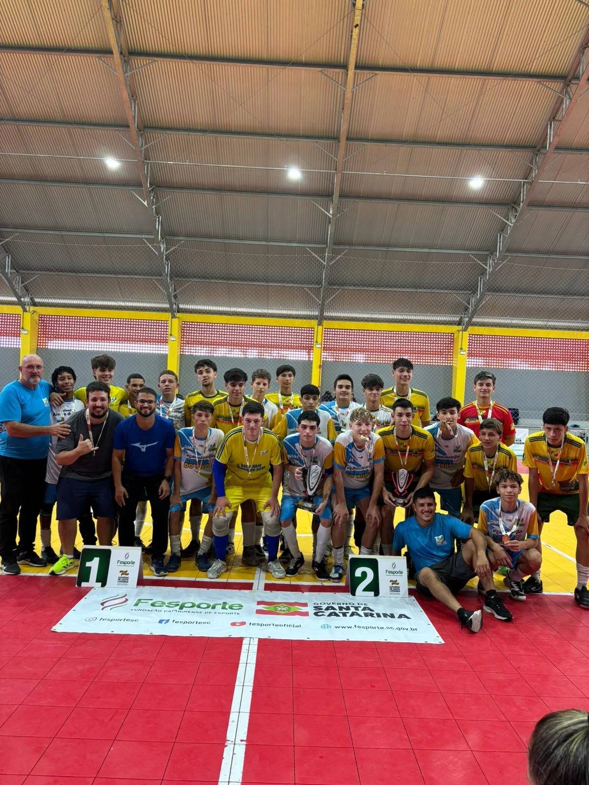 Atletas de Balneário Arroio do Silva conquistam medalha de ouro no Futsal sub-17 — foto 1