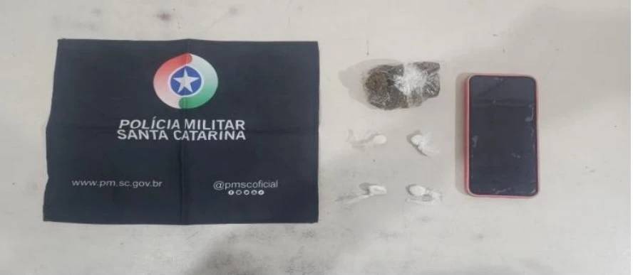 Casal foragido da Justiça por tráfico de drogas é preso pela PM — foto 1