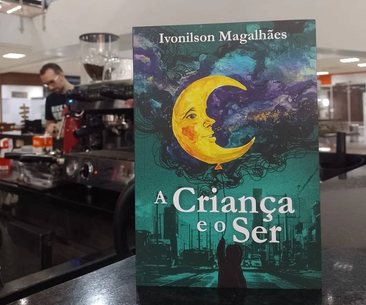 Professor de Língua Portuguesa lança décimo livro em Criciúma — foto 2