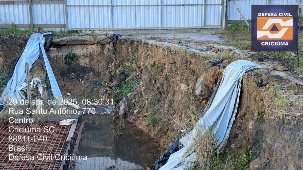 Defesa Civil aponta risco em obra no Centro de Criciúma e recomenda intervenção emergencial — foto 1