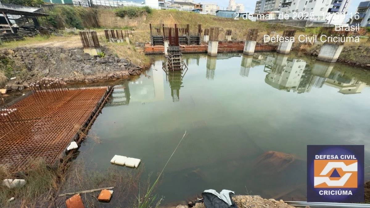 Defesa Civil aponta risco em obra no Centro de Criciúma e recomenda intervenção emergencial — foto 2