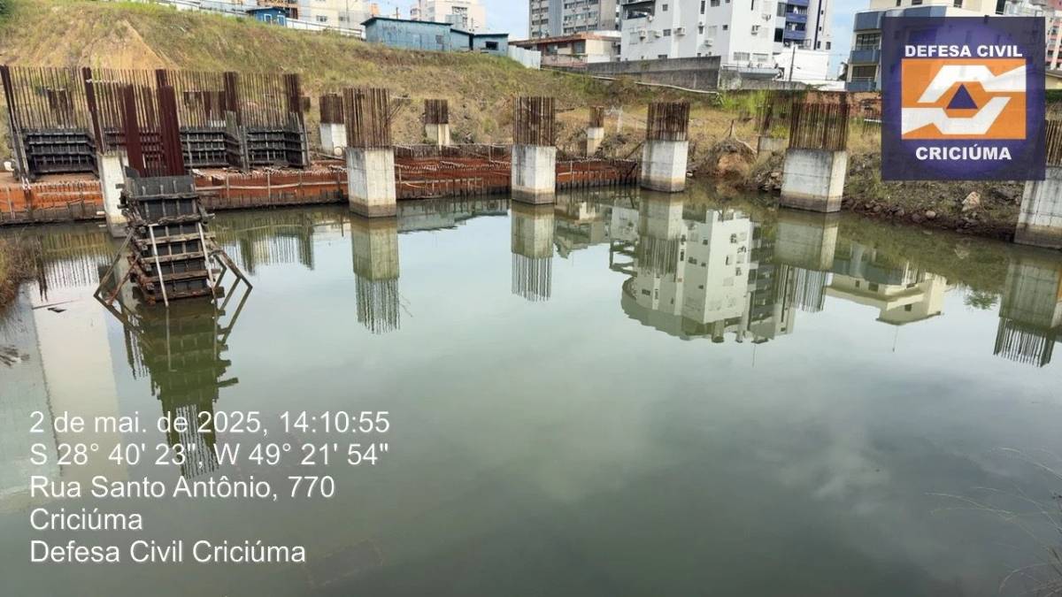 Defesa Civil aponta risco em obra no Centro de Criciúma e recomenda intervenção emergencial — foto 4