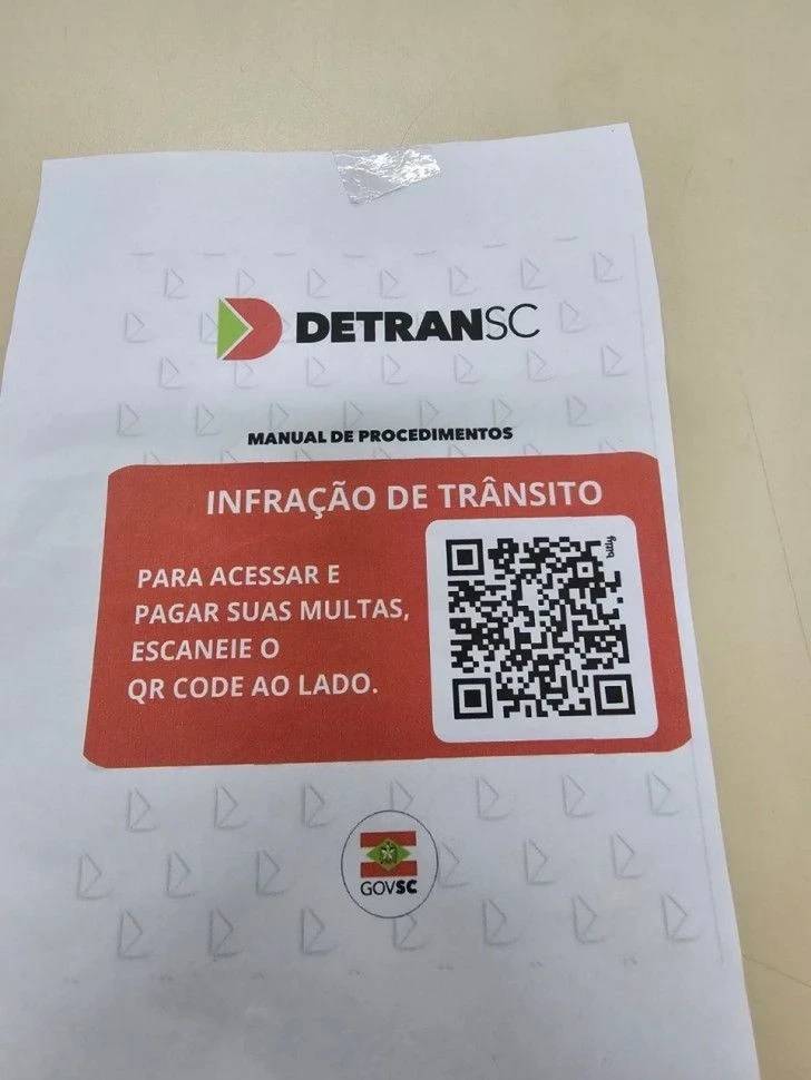 Panfletos contendo multas falsas do Detran são espalhados por Criciúma — foto 1