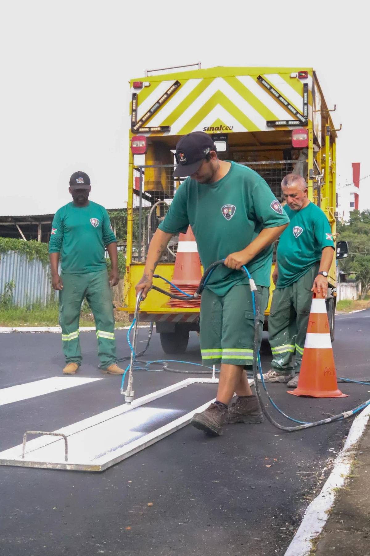 Trabalho que guia a cidade: a importância da equipe de sinalização viária em Criciúma — foto 11