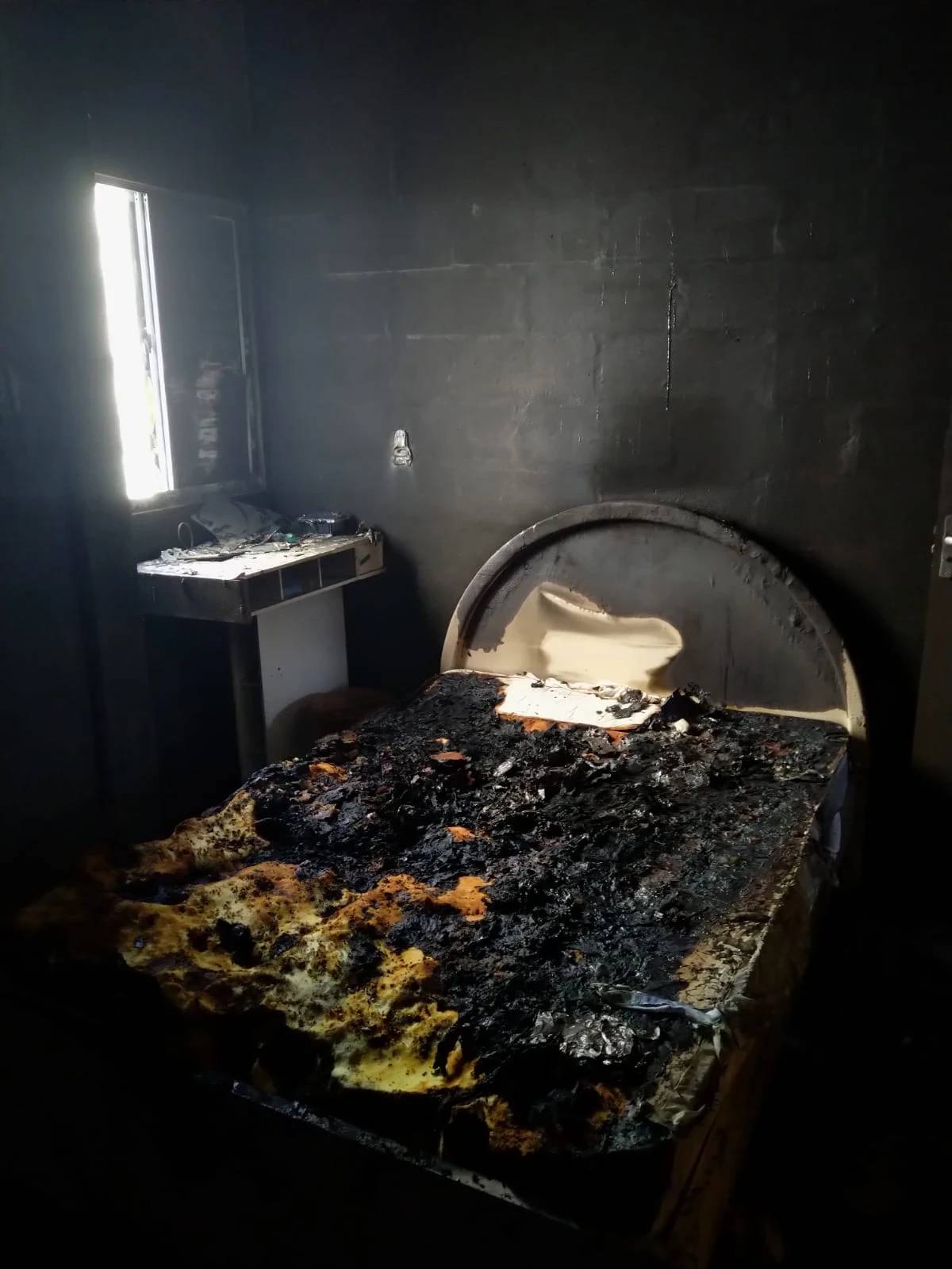 Incêndio causa danos em kitnet no bairro Santo Antônio em Criciúma — foto 2