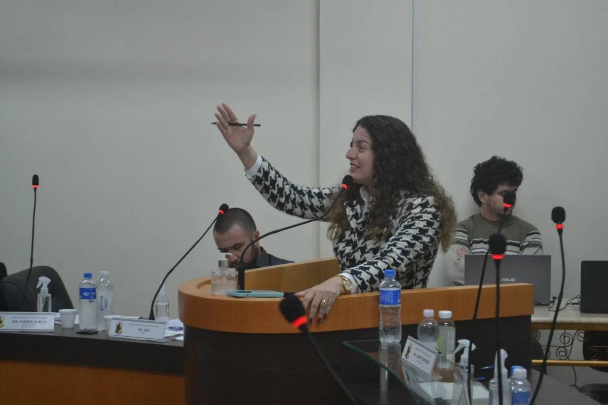 Capivari de Baixo: em sessão tumultuada, Câmara decide arquivar processo contra prefeito — foto 1